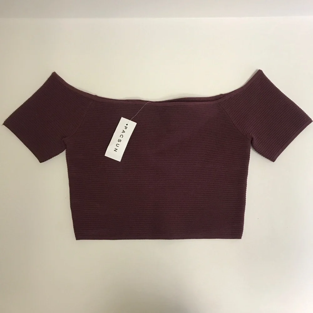 ❤️ NWT Kendall & Kylie off-the-shoulder top